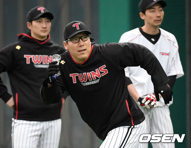 LG 트윈스가 14일 경기도 이천시 LG챔피언스파크에서 2021시즌을 준비하는 스프링캠프를 차리고 담금질에 나섰다.LG 김현수가 훈련을 하고 있다. /cej@osen.co.kr