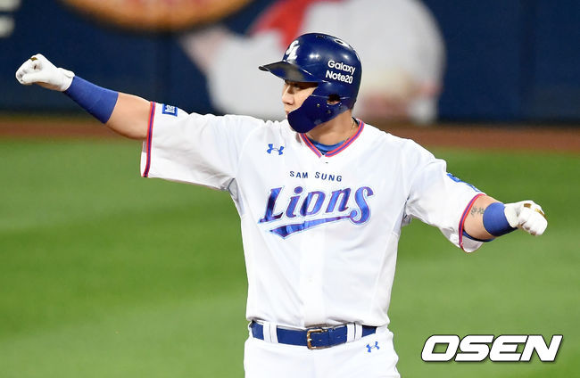 26일 오후 대구삼성라이온즈파크에서 ‘2020 신한은행 SOL KBO 리그’ 삼성 라이온즈와 SK 와이번즈의 경기가 열렸다.8회말 무사 1, 3루 삼성 김동엽이 2타점 적시 2루타를 날린 뒤 세레모니를 하고있다./ksl0919@osen.co.kr