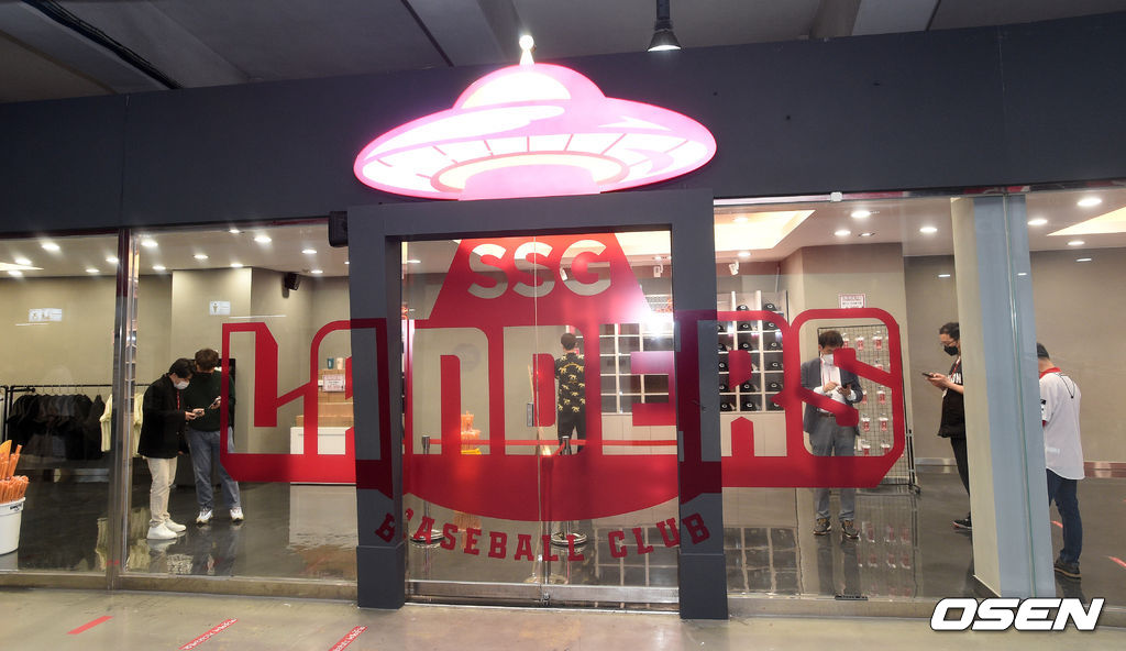 ‘2021 신한은행 SOL KBO 리그’ 롯데 자이언츠와 시즌 1차전을 앞둔 3일 새롭게 단장한 홈구장 인천SSG랜더스필드가 공개됐다. /sunday@osen.co.kr