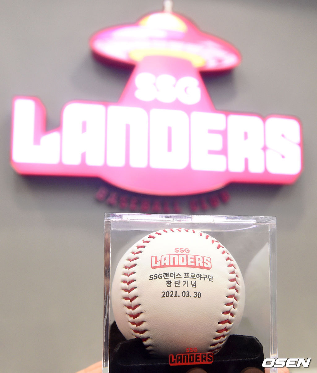 ‘2021 신한은행 SOL KBO 리그’ 롯데 자이언츠와 시즌 1차전을 앞둔 3일 새롭게 단장한 홈구장 인천SSG랜더스필드가 공개됐다. /sunday@osen.co.kr