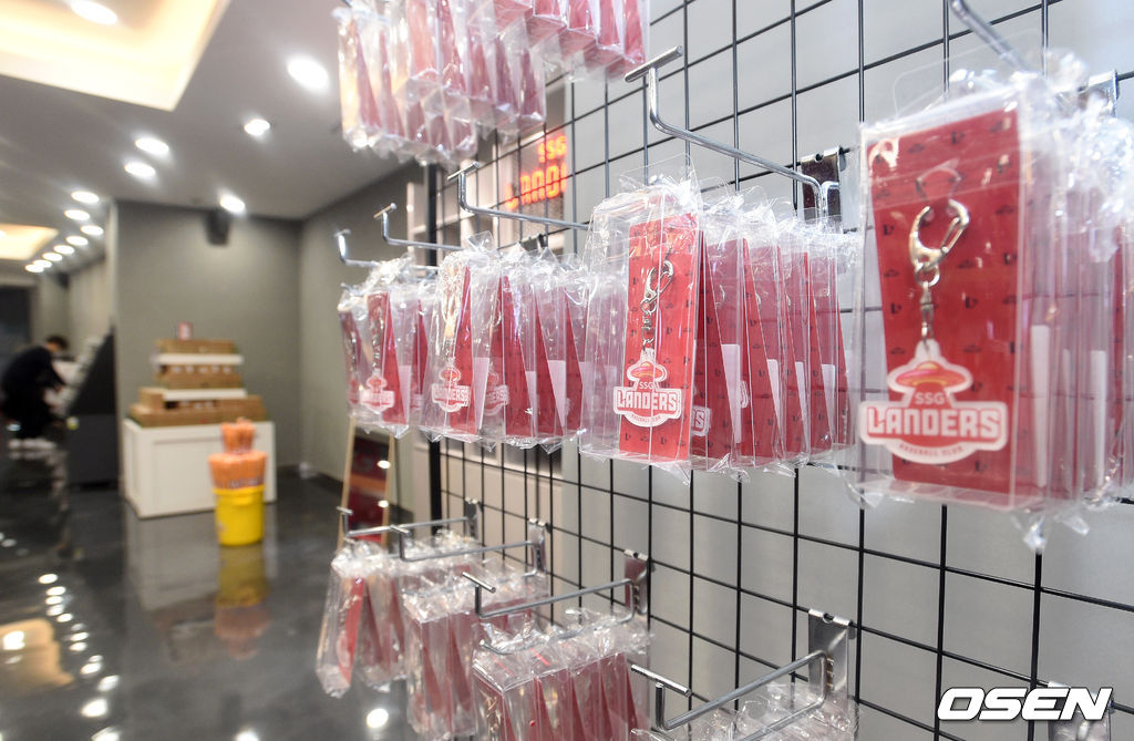 ‘2021 신한은행 SOL KBO 리그’ 롯데 자이언츠와 시즌 1차전을 앞둔 3일 새롭게 단장한 홈구장 인천SSG랜더스필드가 공개됐다. /sunday@osen.co.kr