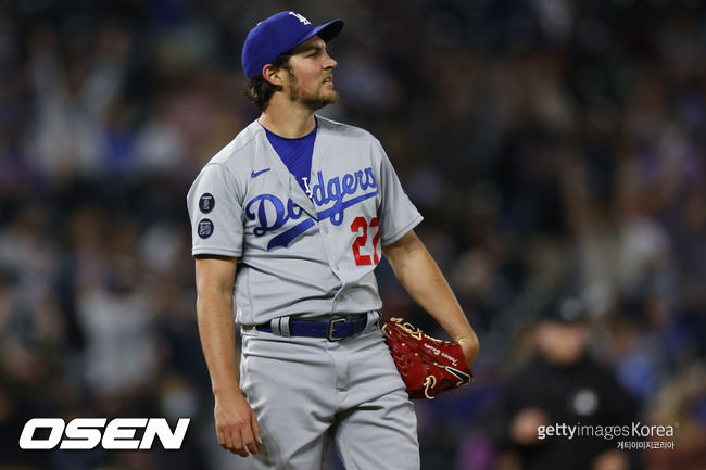 [사진]3일(한국시간) 쿠어스 필드에서 벌어진 콜로라도와의 경기에 선발로 나선 LA 다저스의 트레버 바우어,  ⓒGettyimages(무단전재 및 재배포 금지)