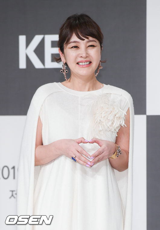 27일 오후 서울 영등포 타임스퀘어에서 진행된 KBS 2tv 일일드라마 '왼손잡이 아내' 제작발표회에서 배우 이승연이 포즈를 취하고 있다. / soul1014@osen.co.kr