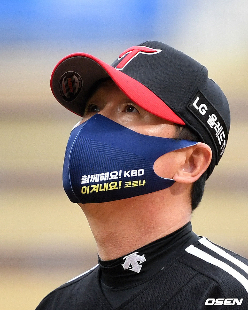 LG 류지현 감독이 경기에 앞서 생각에 잠겨 있다. /jpnews@osen.co.kr