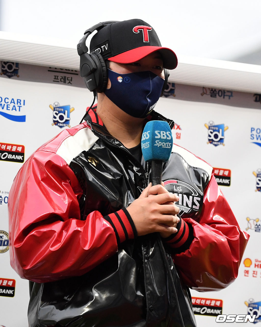 LG 함덕주가 승리를 거두고 인터뷰를 하고 있다. /jpnews@osen.co.kr