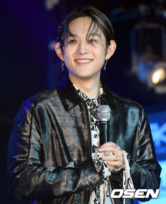 7일 오후 서울 마포구 롤링홀에서 지플랫(Z.flat 최환희)의 첫 번째 싱글 'Day and Night' 발매 기념 미디어 쇼케이스 행사가 열렸다. 가수 지플랫이 인사를 하고 있다. /cej@osen.co.kr