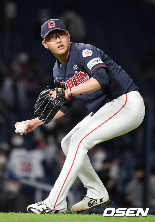 210407 롯데 박세웅 송구 / rumi@osen.co.kr