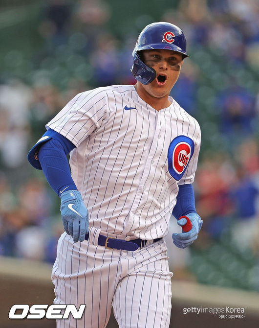 [사진] 시카고 컵스의 작 피더슨이 8일(한국시간) 밀워키와의 경기에서 시즌 마수걸이 홈런을 친 뒤 좋아하고 있다. ⓒGettyimages(무단전재 및 재배포 금지)
