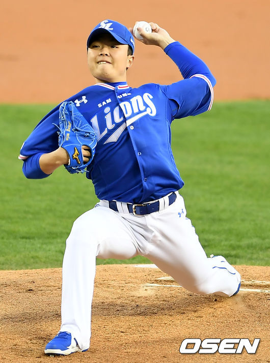 8일 오후 서울 잠실야구장에서 ‘2021 신한은행 SOL KBO 리그’ 두산 베어스와 삼성 라이온즈의 경기가 열렸다.1회말 삼성 선발 이승민이 마운드에 올라 힘차게 공을 뿌리고 있다./ksl0919@osen.co.kr