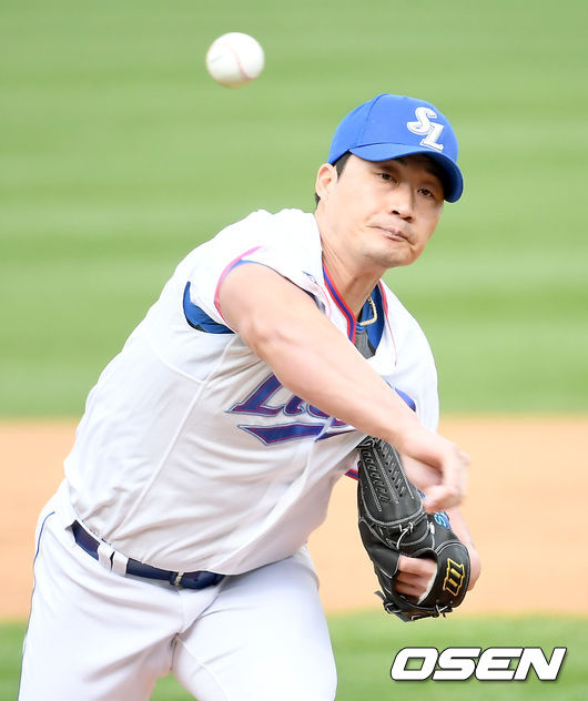 30일 오후 대구삼성라이온즈파크에서 ‘2020 신한은행 SOL KBO 리그’ 삼성 라이온즈와 KT 위즈의 경기가 열렸다.8회초 2사 삼성 오승환이 마운드에 올라 힘차게 공을 뿌리고 있다./ksl0919@osen.co.kr