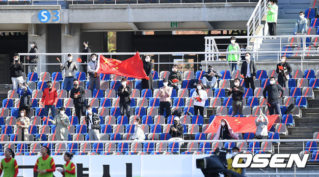 [OSEN=고양, 곽영래] 경기 중 육성 응원을 하는 중국 응원단. /youngrae@osen.co.kr