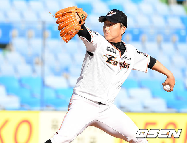 9회초 한화 정우람이 역투하고 있다. /youngrae@osen.co.kr