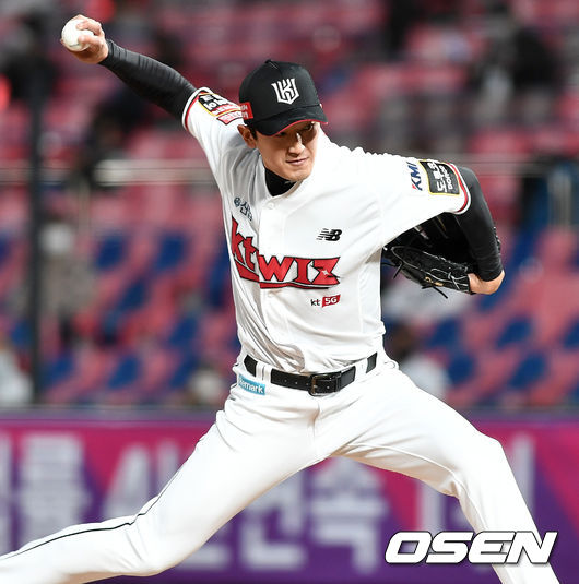 3회초 LG 타선을 상대로 KT 선발 고영표가 힘차게 공을 뿌리고 있다. / dreamer@osen.co.kr