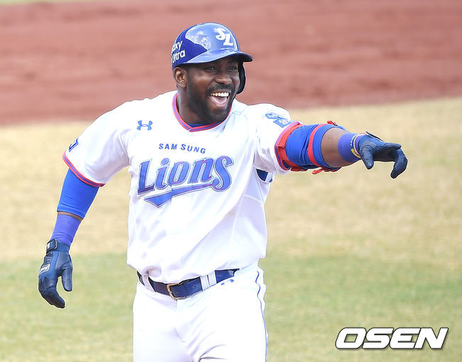 14일 오후 대구 삼성라이온즈파크에서 삼성 라이온즈와 LG 트윈스의 연습경기가 열렸다.1회말 2사 삼성 피렐라가 솔로 홈런을 때린 뒤 베이스를 돌고 있다. /youngrae@osen.co.kr