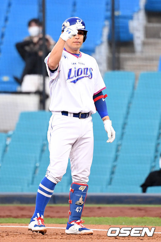 13일 대구 삼성라이온즈파크에서 ’2021 신한은행 SOL KBO 리그' 삼성 라이온즈와 한화 이글스의 경기가 열렸다.1회초 1사 만루에서 삼성 강민호가 중전 2타점 적시타를 치고 세리머니를 펼치고 있다. /sunday@osen.co.kr