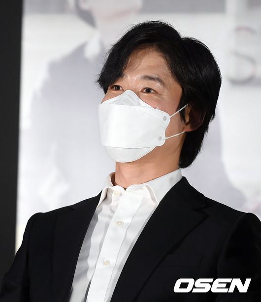 14일 오후 서울 광진구 롯데시네마 건대입구에서 영화 '스프링 송(감독 유준상)' 언론배급 시사 및 기자간담회가 진행됐다.  감독 유준상이 취재진의 질문을 듣고 있다. /cej@osen.co.kr
