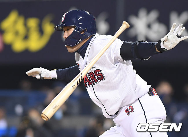 5회말 2사 만루 두산 양석환이 2타점 적시타를 때려내고 있다. /youngrae@osen.co.kr