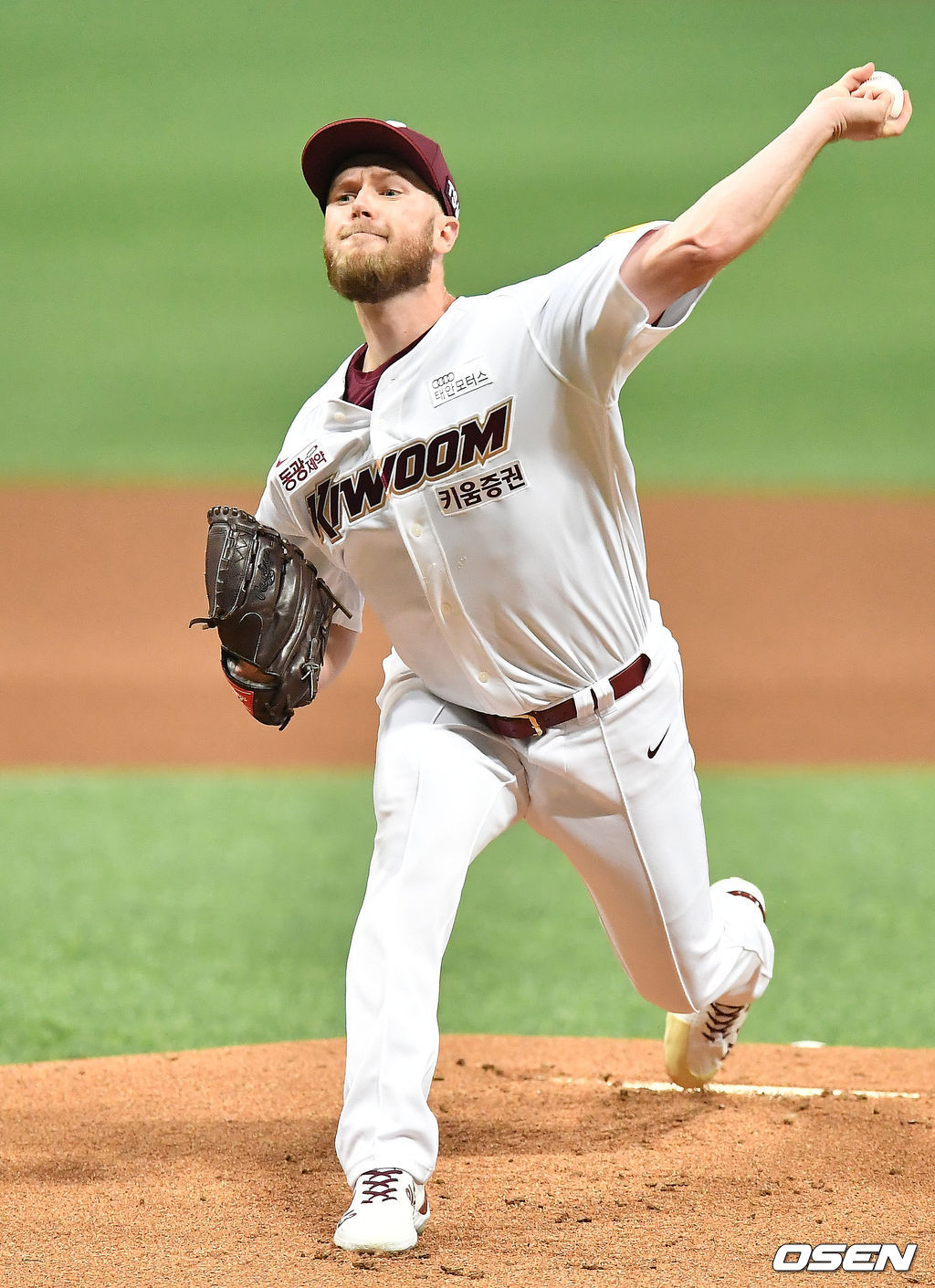키움 선발 요키시가 마운드 위에서 힘차게 공을 뿌리고 있다./rumi@osen.co.kr