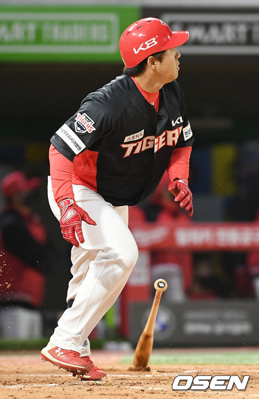 16일 오후 인천SSG랜더스필드에서 ‘2021 신한은행 SOL KBO 리그’ SSG 랜더스와 KIA 타이거즈의 경기가 열렸다.4회초 1사 주자 1,3루 KIA 이창진이 좌익수 왼쪽 역전 1타점 적시 2루타를 날리고 있다./ rumi@osen.co.kr