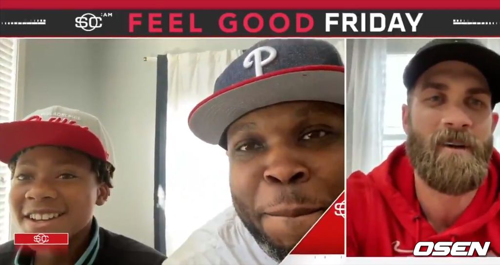 [사진] 브라이스 하퍼와 화상을 통해 대화를 하고 있는 조슈아 스캇(왼쪽)과 제임스 부자. <ESPN 화면 캡처> 