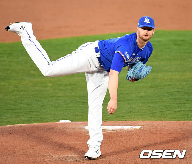 16일 오후 부산 사직야구장에서 ’2021 신한은행 SOL KBO 리그' 롯데 자이언츠와 삼성 라이온즈의 경기가 열렸다.1회말 무사에서 삼성 선발투수 라이블리가 역투하고 있다. /sunday@osen.co.kr