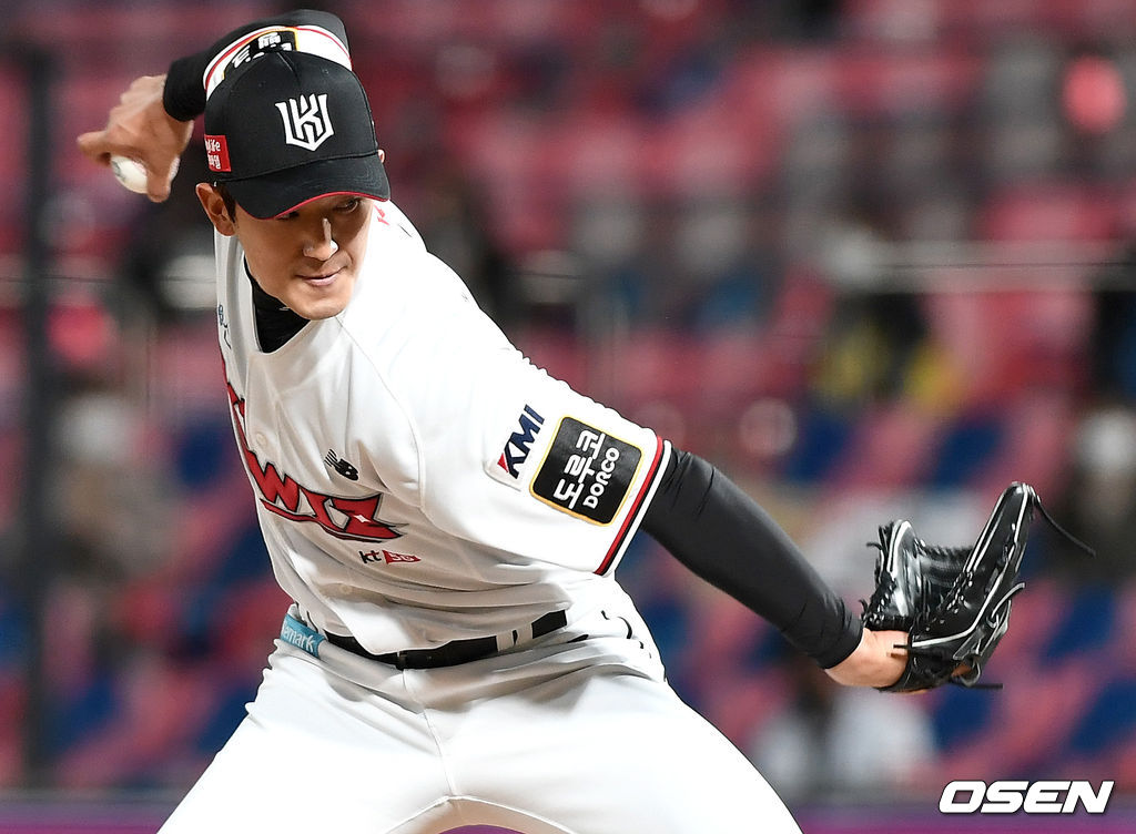 KT 선발 고영표가 힘차게 공을 뿌리고 있다. / dreamer@osen.co.kr
