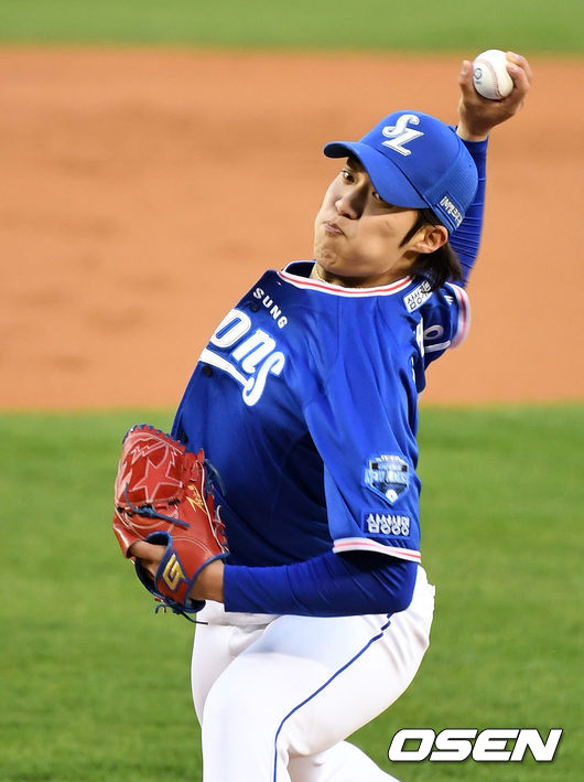 7일 서울 잠실야구장에서 ’2021 신한은행 SOL KBO 리그' 두산 베어스와 삼성 라이온즈의 경기가 열렸다.1회말 무사에서 삼성 선발투수 원태인이 역투하고 있다. /sunday@osen.co.kr