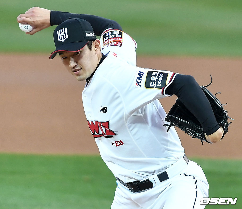 KT 선발 고영표가 힘차게 공을 뿌리고 있다. / dreamer@osen.co.kr