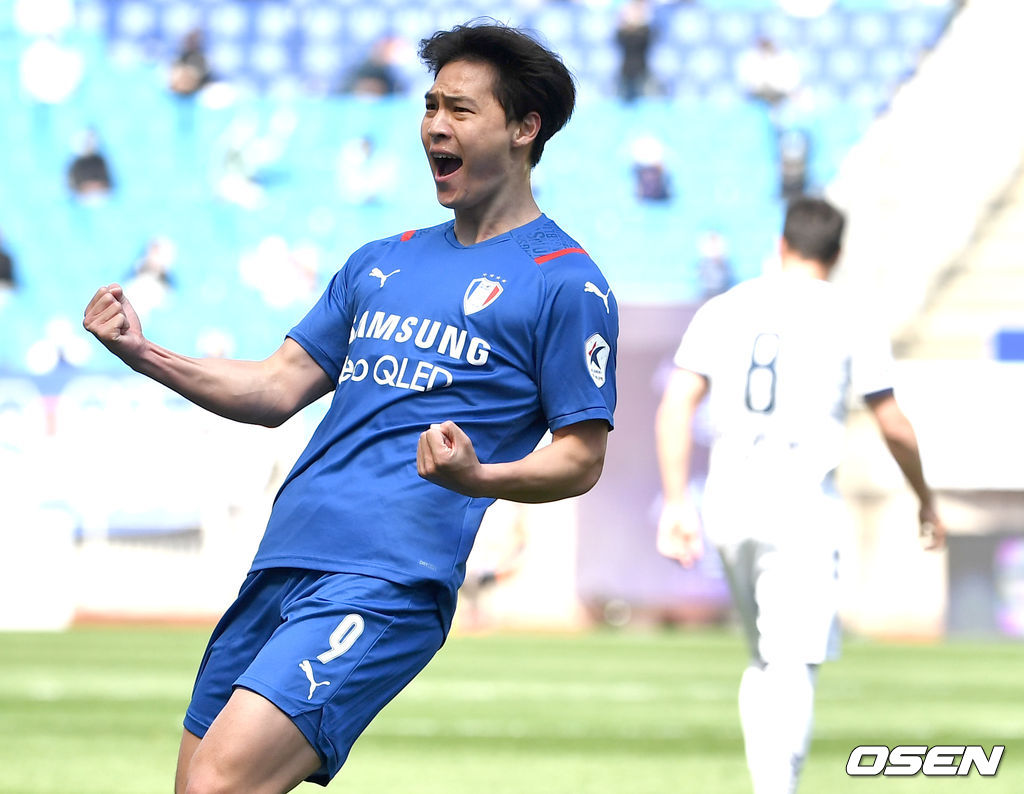전반 수원 김건희가 선제골을 작렬시킨 뒤 기뻐하고 있다. / dreamer@osen.co.kr