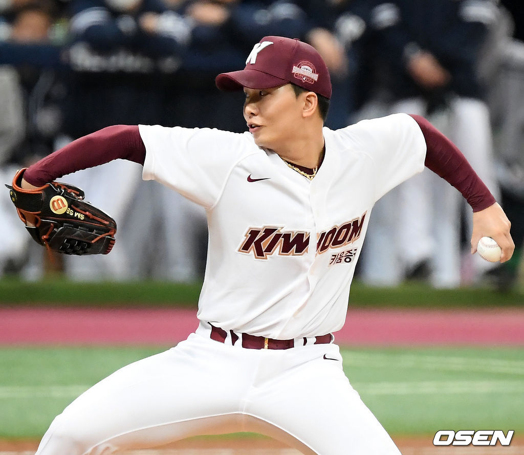 키움 김성민이 힘차게 공을 뿌리고 있다. /rumi@osen.co.kr