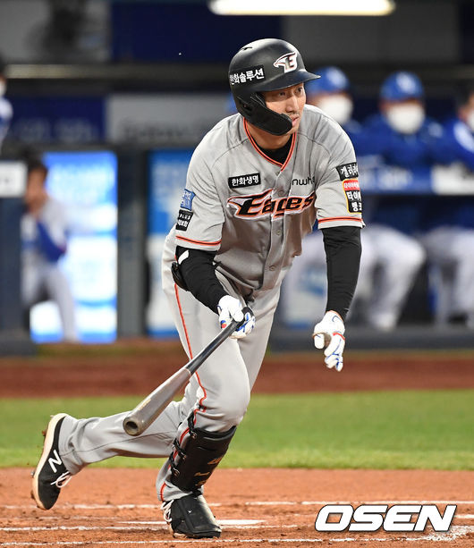 3회초 2사에서 한화 정진호가 우전 안타를 치고 있다. /sunday@osen.co.kr