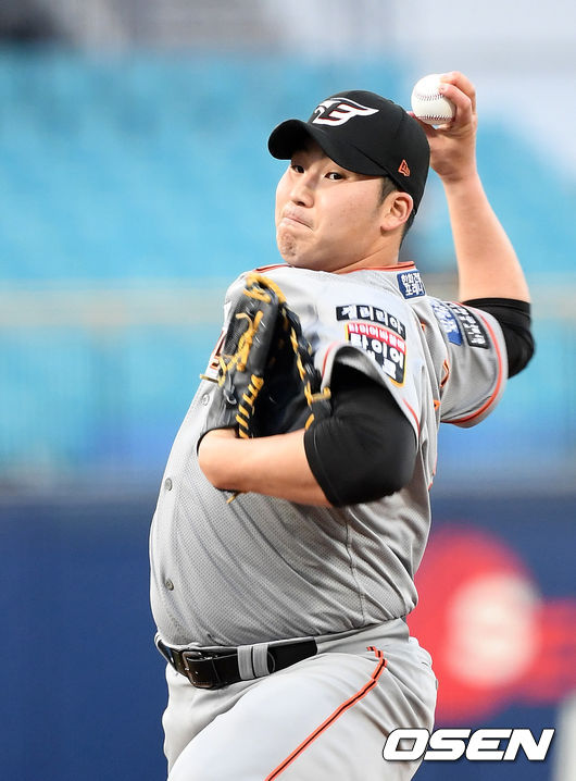 한화 선발투수 김민우가 역투하고 있다. /sunday@osen.co.kr