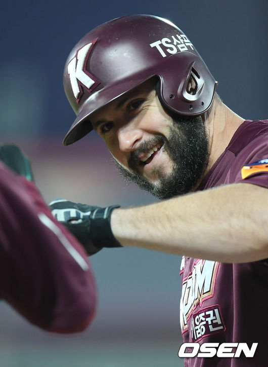 키움 프레이타스가 적시타를 친 뒤 기뻐하고 있다. /cej@osen.co.kr