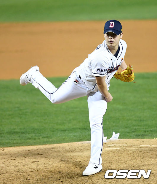 7일 서울 잠실야구장에서 ’2021 신한은행 SOL KBO 리그' 두산 베어스와 삼성 라이온즈의 경기가 열렸다.6회초 1사 1,3루에서 두산 박치국이 역투하고 있다. /sunday@osen.co.kr