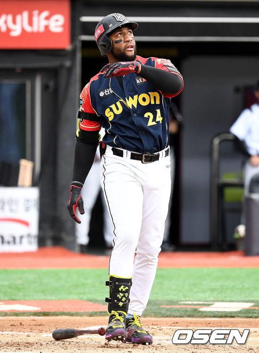 1회말 2사 주자없는 상황 KT 로하스가 선제 우월 솔로포를 날리고 있다./ dreamer@osen.co.kr