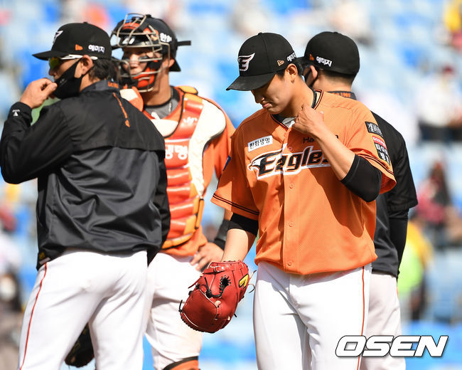 3회초 1사 만루상황 한화 선발 김이환이 강판되고 있다. / dreamer@osen.co.kr