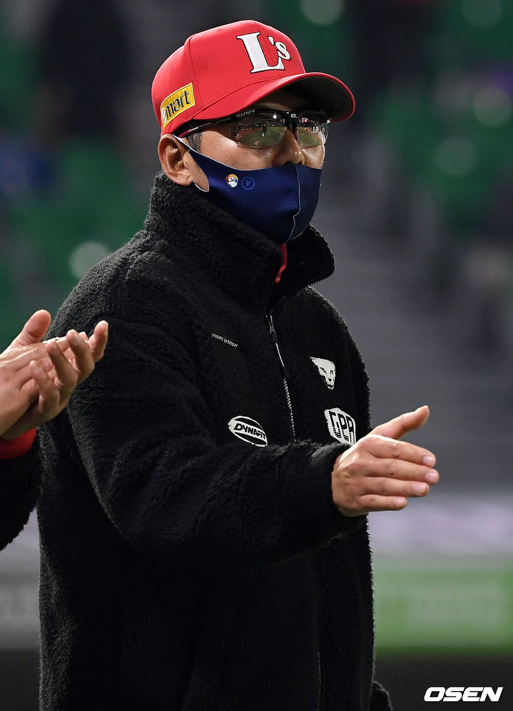 SSG 김원형 감독이 선수들을 맞이하고 있다./ dreamer@osen.co.kr