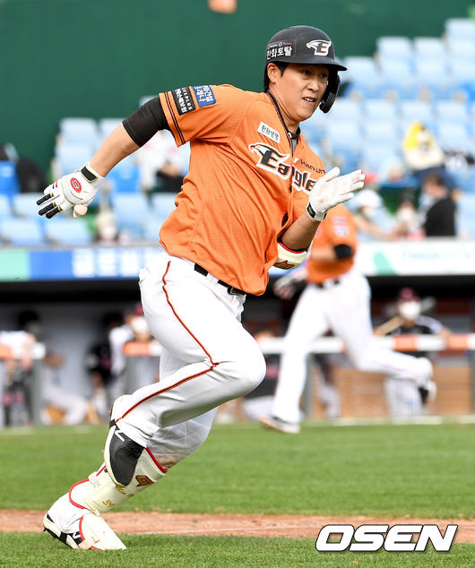 4회초 무사 만루 상황 한화 김민하가 달아나는 2타점 2루타를 날리고 주루 플레이를 펼치고 있다. / dreamer@osen.co.kr