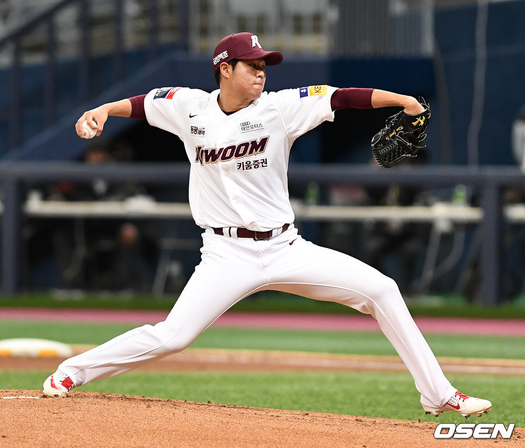 키움 선발 김정인이 힘차게 공을 뿌리고 있다. / dreamer@osen.co.kr