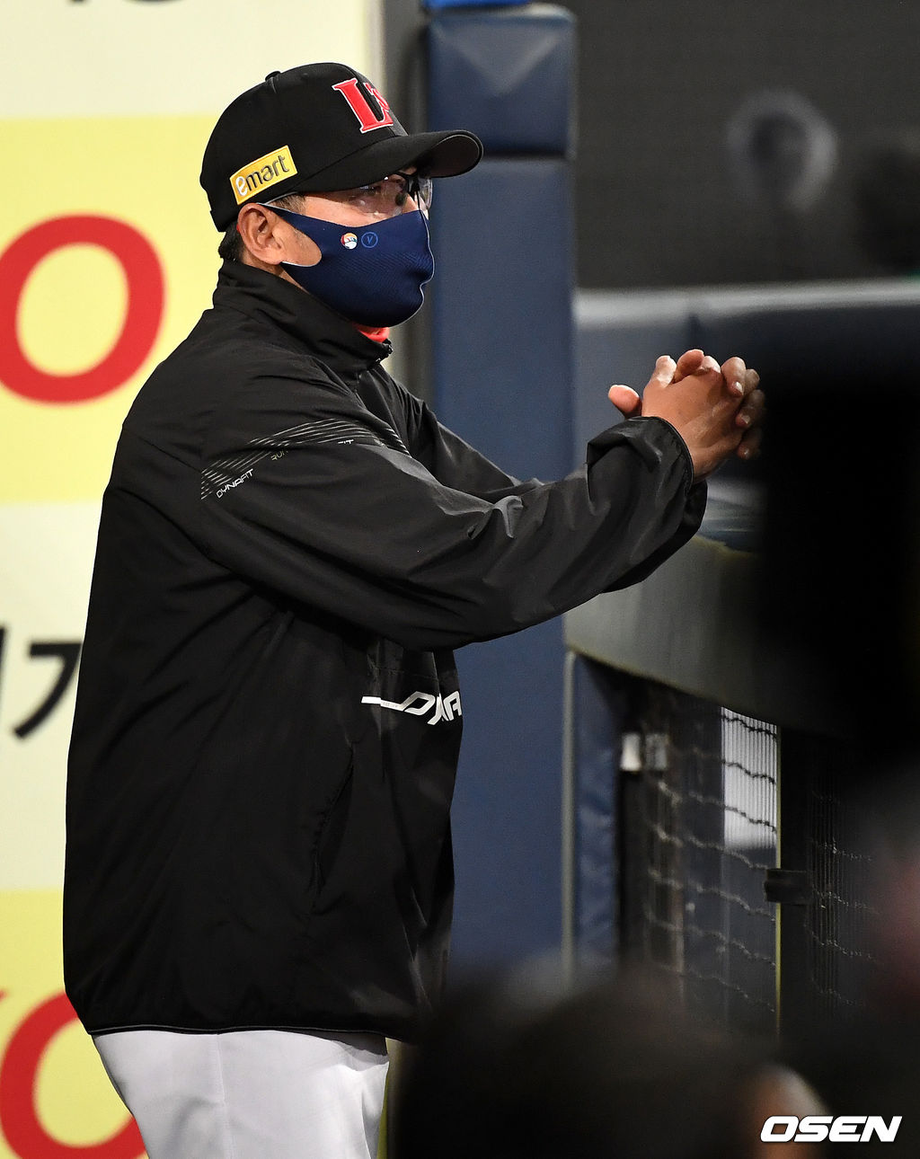 SSG 김원형 감독이 그라운드를 바라보고 있다. / dreamer@osen.co.kr