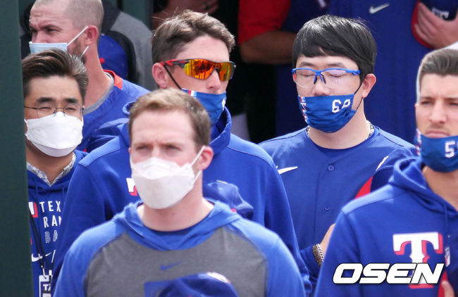 [OSEN=서프라이즈(미 애리조나주), 이사부 통신원]경기에 앞서 국민의례하는 양현종. /lsboo@osen.co.kr