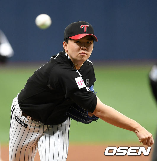 LG 선발투수 이민호가 역투하고 있다. /sunday@osen.co.kr