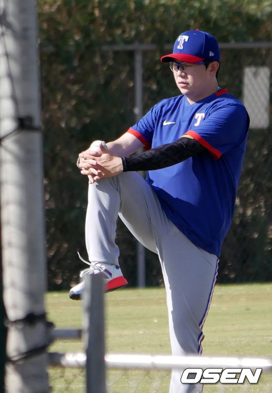 [OSEN=서프라이즈(미 애리조나주), 이사부 통신원]양현종이 몸을 풀고 있다. /lsboo@osen.co.kr