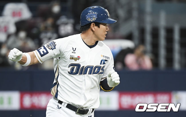 7회말 2사 1,2루 NC 대타 모창민이 1타점 적시타를 날리고 환호하고 있다.. / soul1014@osen.co.kr