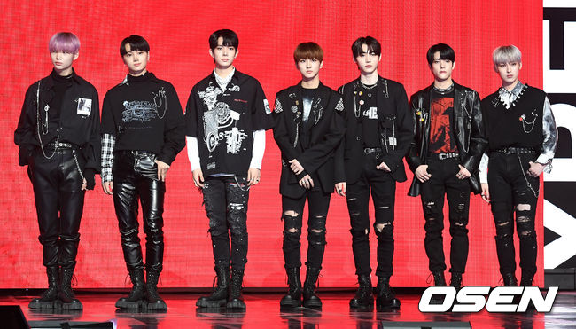 엔하이픈이 포토타임을 하고 있다. /jpnews@osen.co.kr