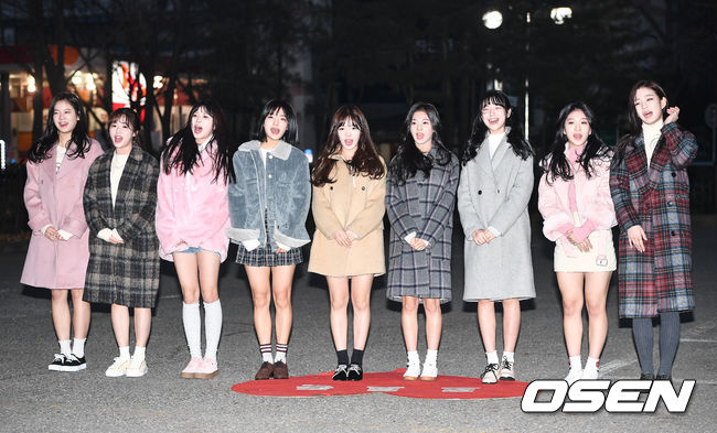 그룹 프로미스 나인이 출근길에서 포즈를 취하고 있다./ soul1014@osen.co.kr