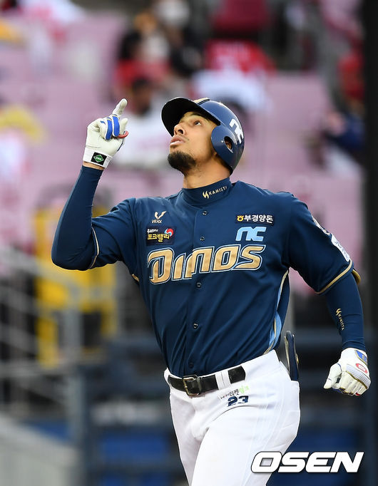 10일 광주-기아 챔피언스필드에서 ‘2021 신한은행 SOL KBO 리그’ KIA 타이거즈와 NC 다이노스의 경기가 열렸다.4회초 2사 2루 NC 알테어가 투런 홈런을 때린 뒤 세레머니를 하고 있다. /youngrae@osen.co.kr