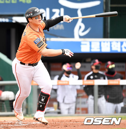 1회말 2사 1, 2루 상황 한화 노시환이 선제 2타점 우중간 2루타를 날리고 있다. / dreamer@osen.co.kr