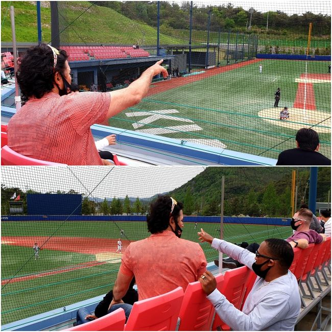 퓨처스 경기를 관전하는 수베로 감독./한화 이글스 제공