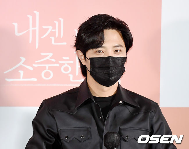 27일 오후 서울 광진구 건대 롯데시네마에서 영화 '내겐 너무 소중한 너' 언론배급시사회가 열렸다.  배우 진구가 포토타임을 갖고 있다. /youngrae@osen.co.kr